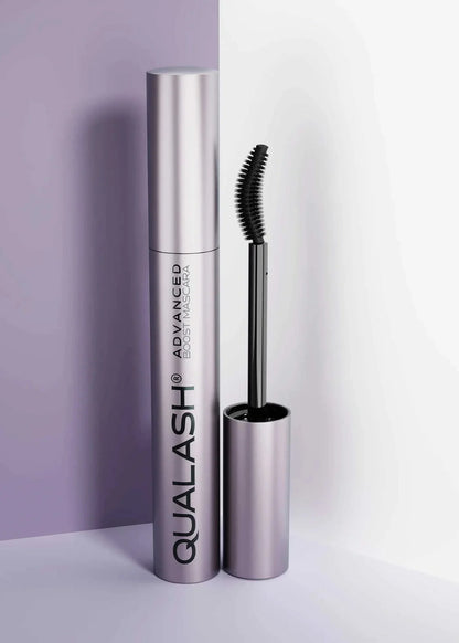 QUALASH Advanced Mascara Curl &amp; Lift 10 ml with curved brush standing upright against a soft lilac and white background